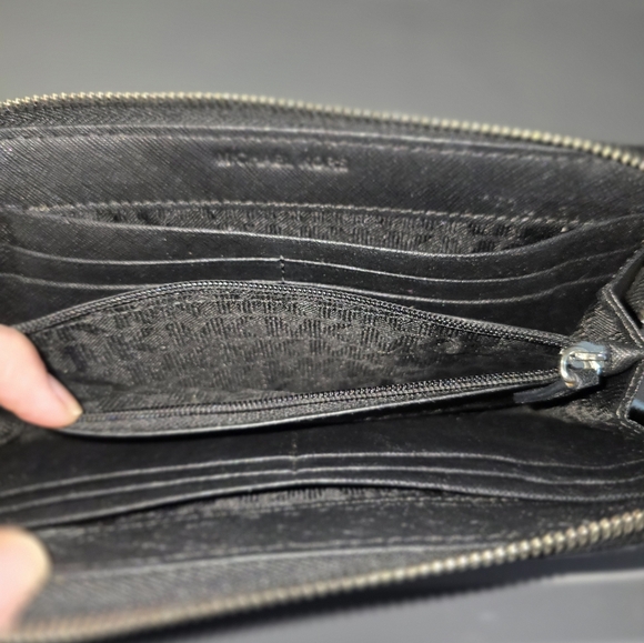 Michael Kors Large Zip Around Wallet in black with silver hardware - Picture 3 of 4